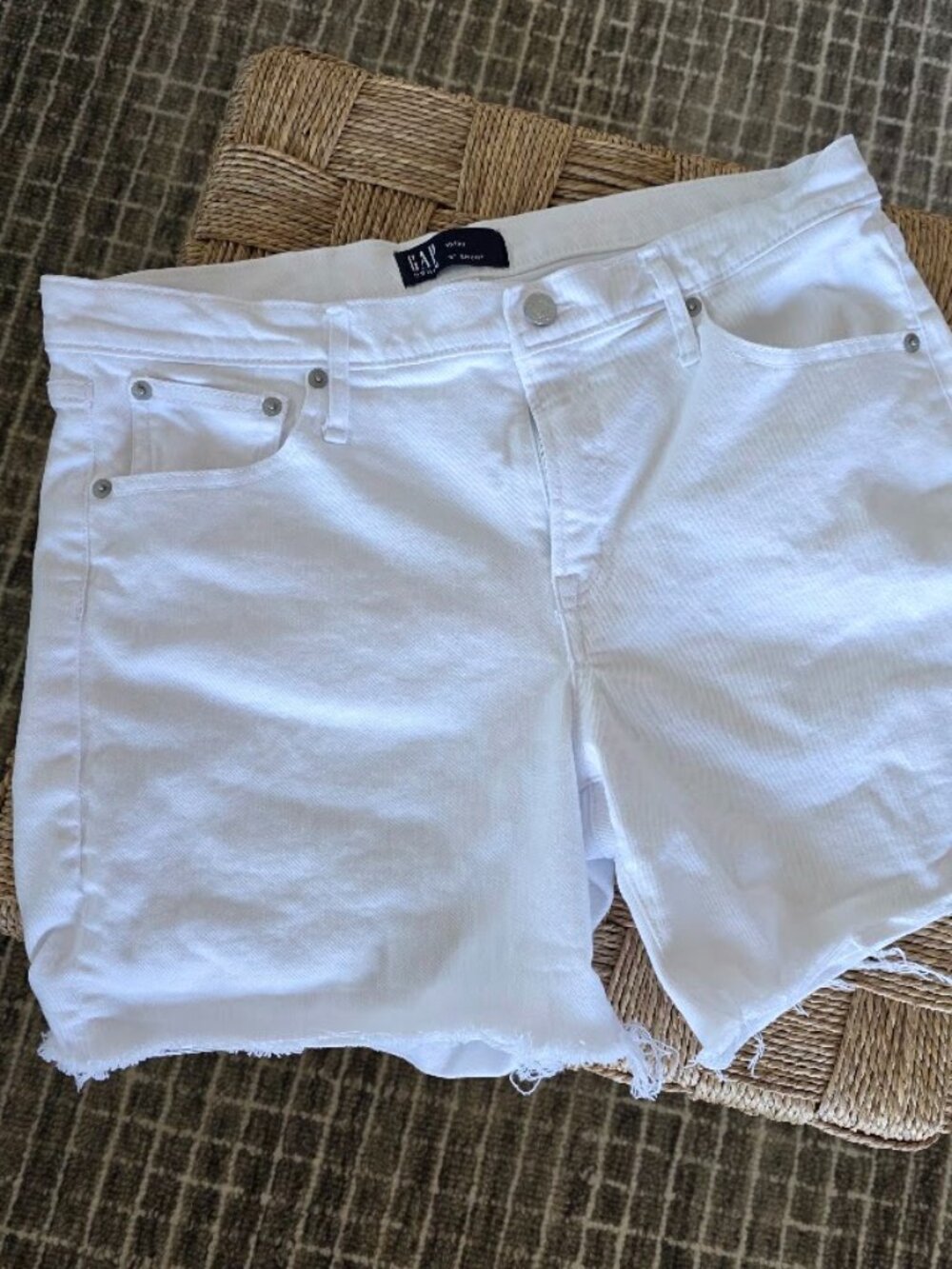 Gap Raw Edge Short